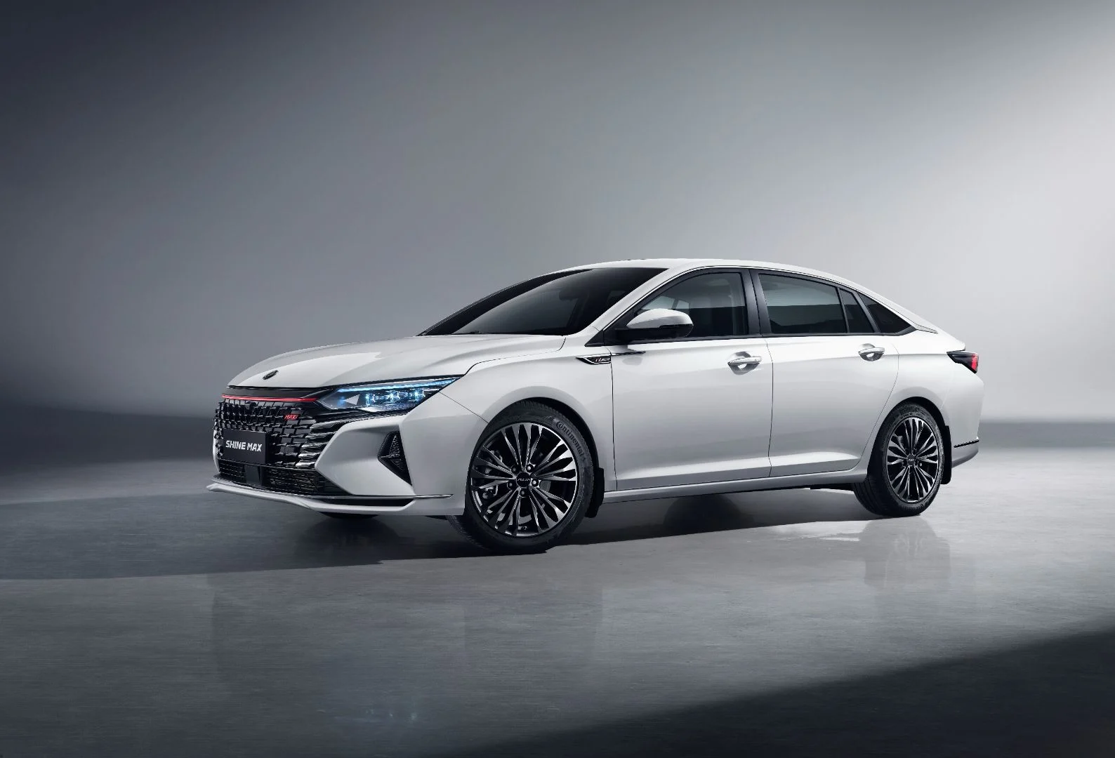 Dongfeng shine max exterior view